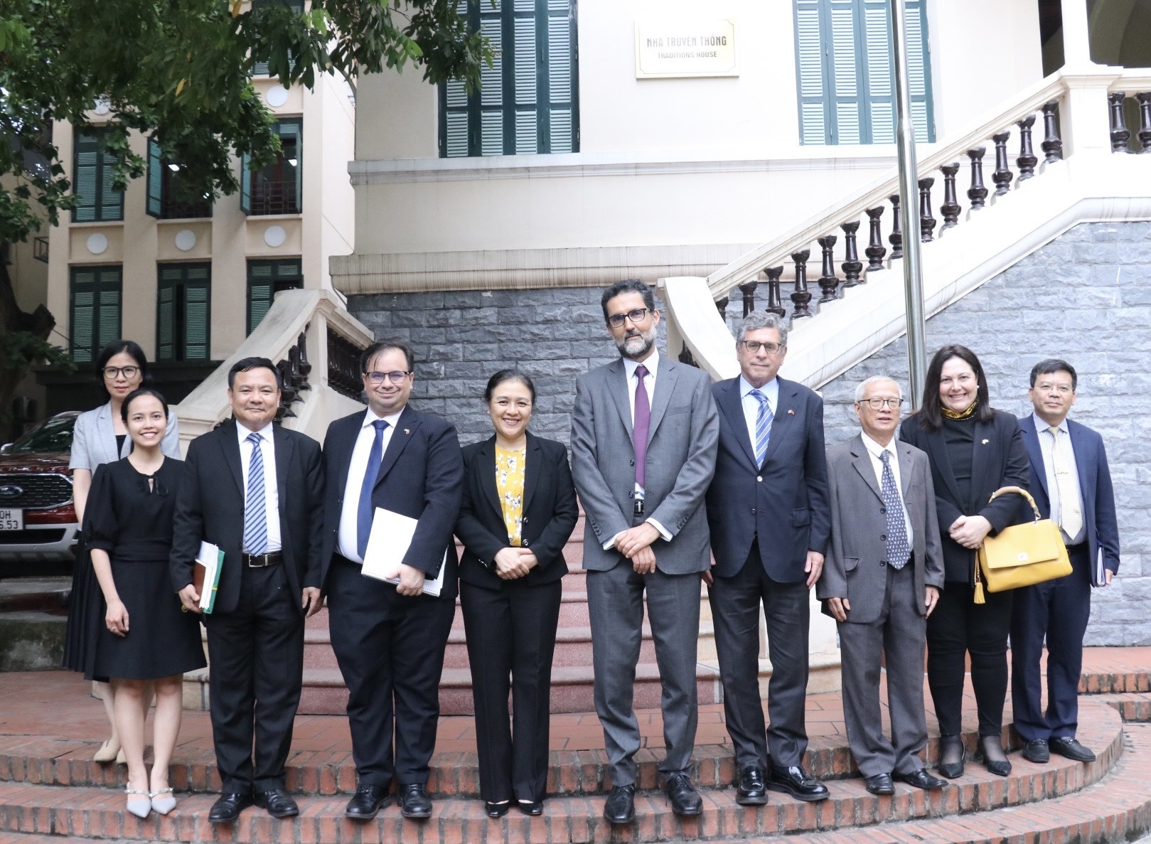 Các đại biểu chụp ảnh lưu niệm (Ảnh: Thu Hà).