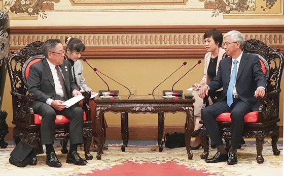 Phó Chủ tịch UBND Thành phố Hồ Chí Minh Võ Văn Hoan tiếp Chủ tịch JCCH Mizushima Kozo (Ảnh: Báo Sài Gòn Giải Phóng).