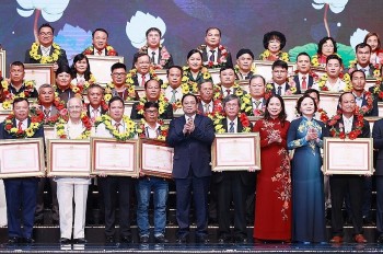 Nhiều tấm gương thầm lặng đang ngày đêm đóng góp công sức, trí tuệ, nguồn lực cho đất nước