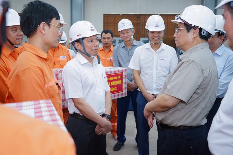 Thủ tướng Phạm Minh Ch&iacute;nh thăm Nh&agrave; m&aacute;y Nhiệt điện Quảng Ninh