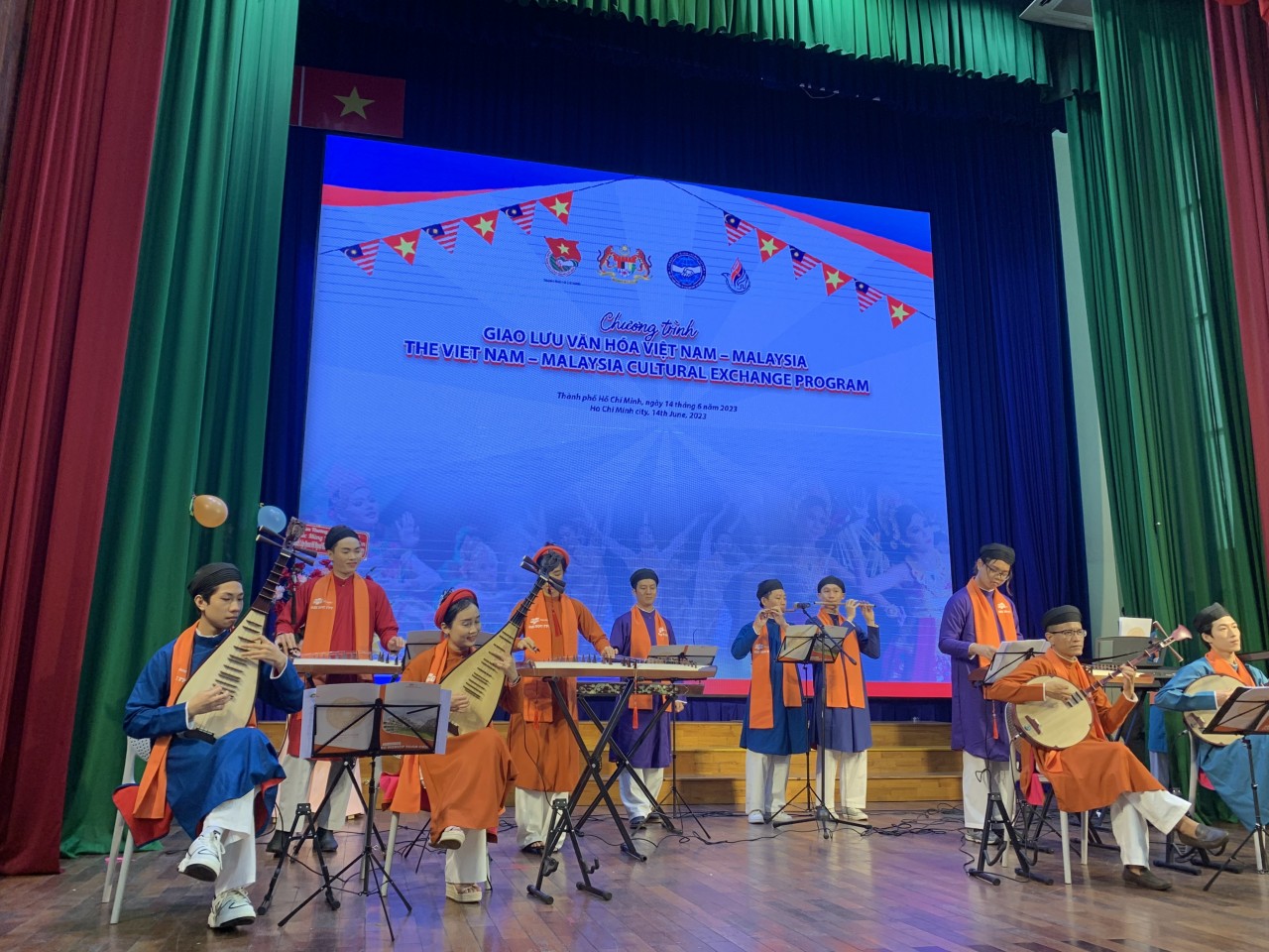 Giao lưu văn hóa Việt Nam - Malaysia