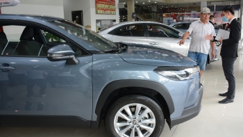 Điều gì đang diễn ra với thị trường ô tô khi doanh số sụt giảm hơn 50%?