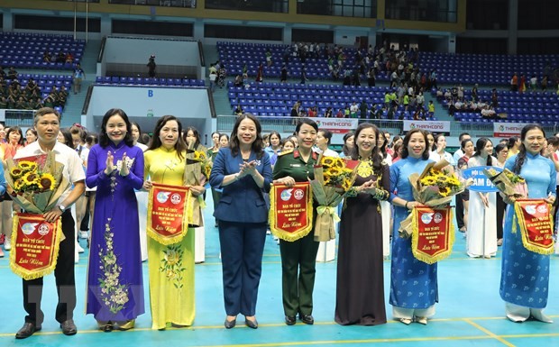 Gần 1000 vận động viên quần chúng cùng 