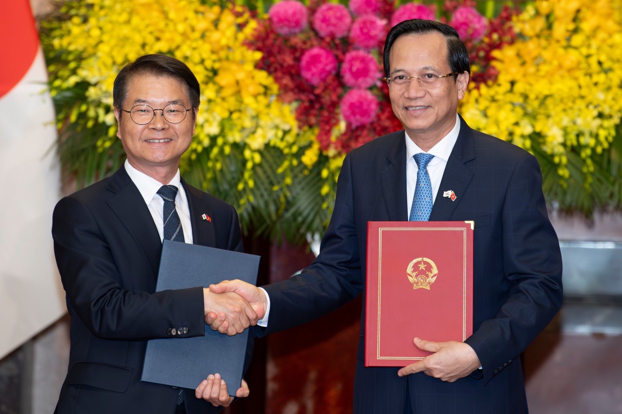 Ký kết Bản ghi nhớ về phái cử và tiếp nhận lao động Việt Nam sang làm việc tại Hàn Quốc