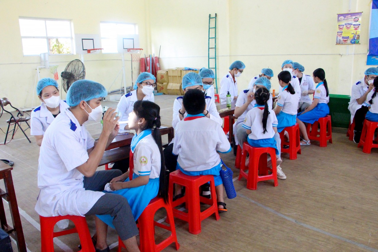 Cần Thơ: “Chuyến xe ước mơ” mang niềm vui đến cho trẻ em nghèo