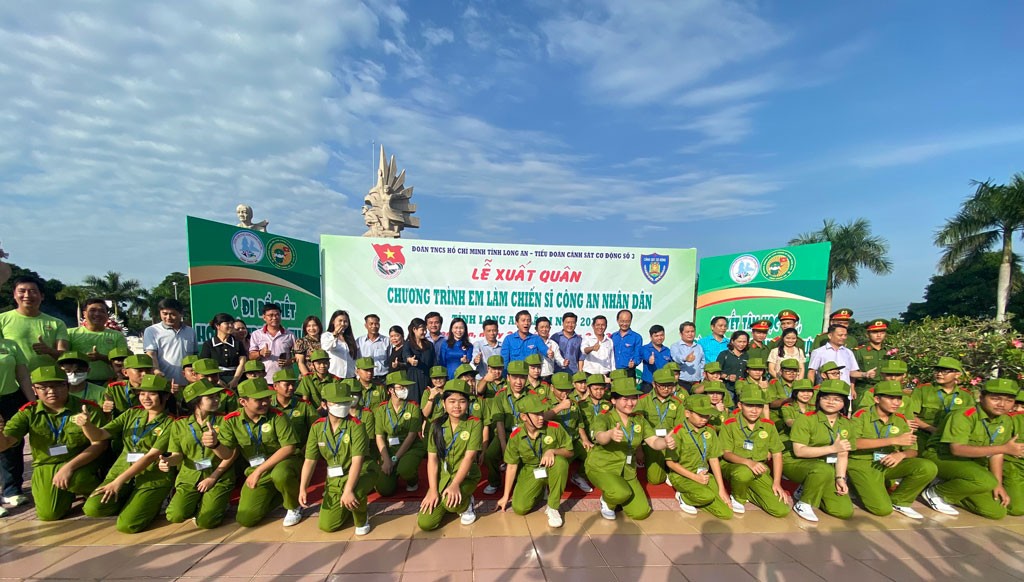 50 thanh, thiếu niên tham gia chương trình “Em làm chiến sĩ Công an nhân dân”