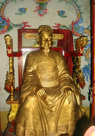 Tượng thờ Trạng Bùng Phùng Khắc Khoan.