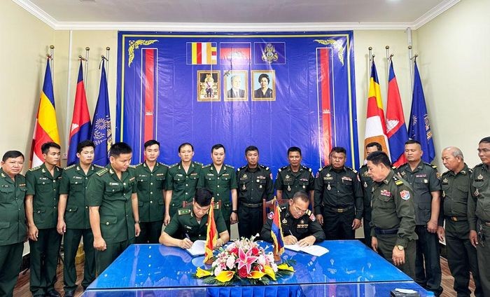 Tại buổi hội đàm, hai bên ký kết biên bản hợp tác về công tác bảo vệ biên giới.