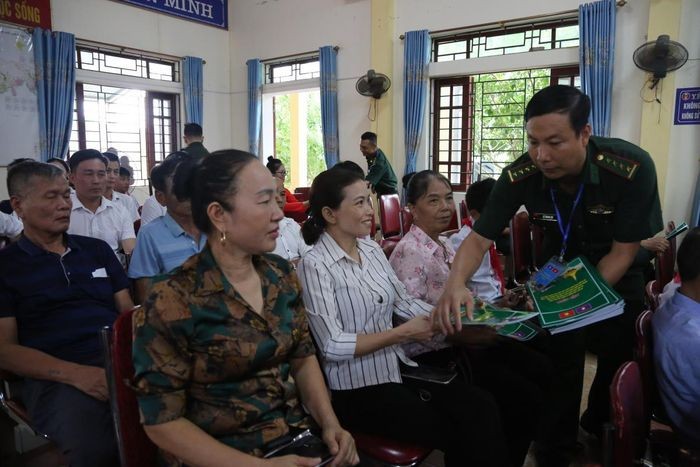 Phối hợp tuyên truyền pháp luật cho nhân dân hai bên biên giới Việt Nam - Lào