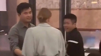 Xa sau 10 năm vì hiểu lầm, cặp đôi ôm nhau hứa không bao giờ rời xa