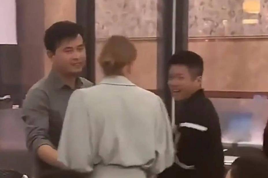 Cặp đôi gặp lại nhau sau 10 năm xa cách. ( Ảnh: Baidu)
