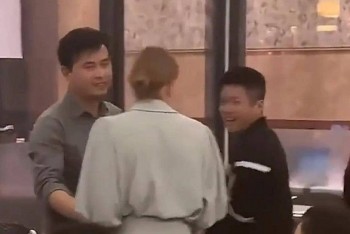 Xa sau 10 năm vì hiểu lầm, cặp đôi ôm nhau hứa không bao giờ rời xa