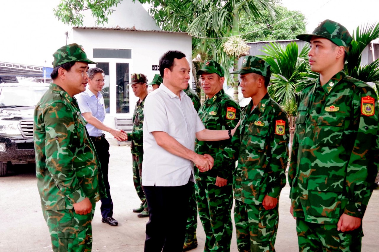 Phó Thủ tướng Trần Lưu Quang kiểm tra công tác phòng, chống buôn lậu trên tuyến biên giới An Giang