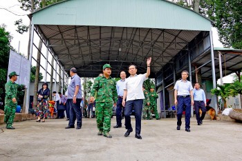 Phó Thủ tướng Trần Lưu Quang kiểm tra công tác phòng, chống buôn lậu trên tuyến biên giới An Giang