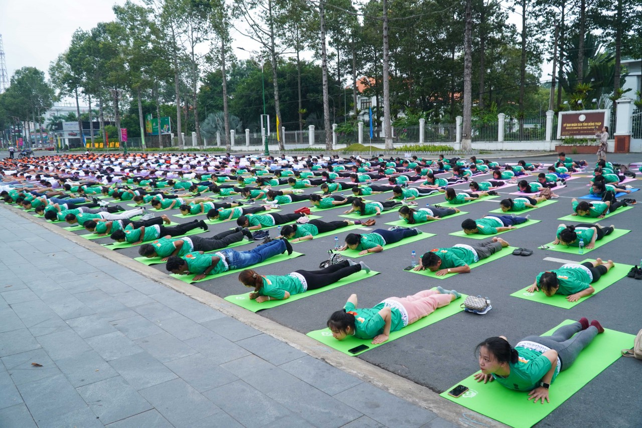 Ấn tượng với hơn 500 người tham gia đồng diễn tại Ngày quốc tế Yoga lần thứ 9 Ấn tượng với hơn 500 người tham gia đồng diễn tại Ngày quốc tế Yoga lần thứ 9