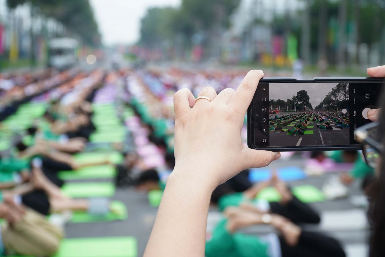 Ấn tượng với hơn 500 người tham gia đồng diễn tại Ngày quốc tế Yoga lần thứ 9 Ấn tượng với hơn 500 người tham gia đồng diễn tại Ngày quốc tế Yoga lần thứ 9