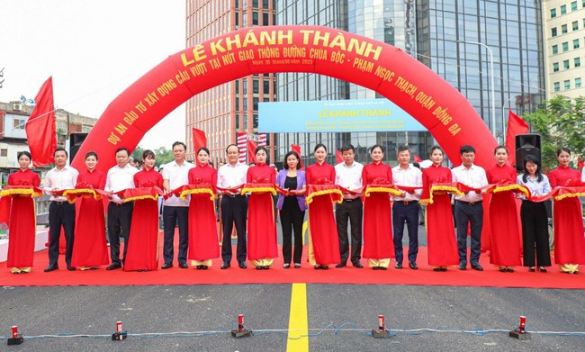 Thông xe cầu vượt chữ C dài hơn 300m ở Hà Nội  ảnh 1