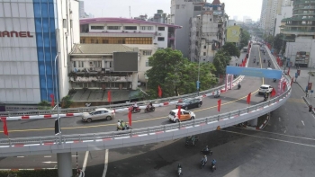 thong xe cau vuot chu c dai hon 300m o ha noi