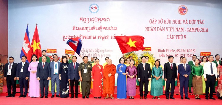 Thành quả nửa nhiệm kỳ thực hiện Nghị quyết Đại hội XIII của Đảng - Khởi sắc từ nội lực - Bài 5: Đối ngoại nhân dân góp phần tạo môi trường thuận lợi