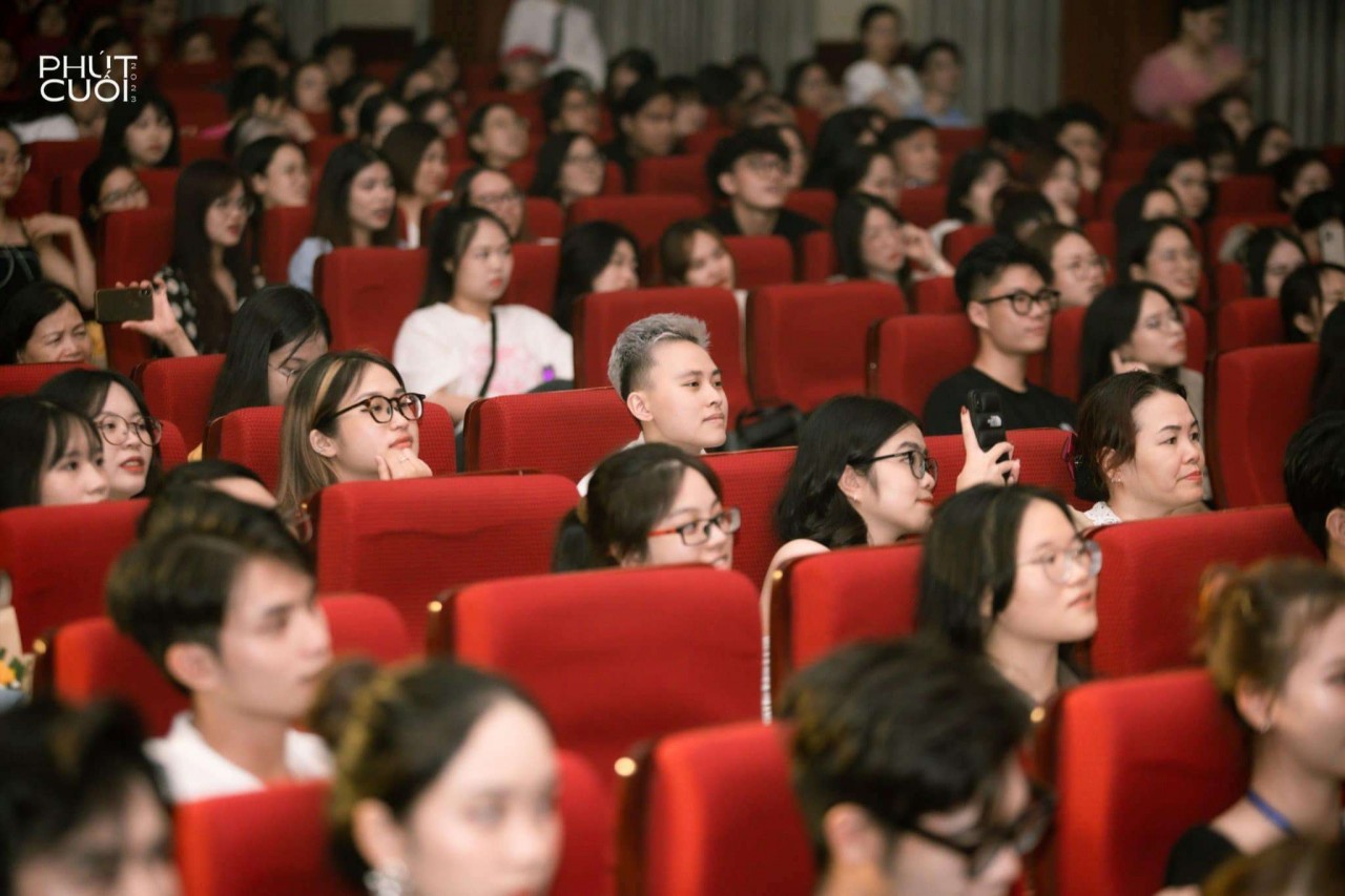 Mối tình dở dang của Hoàng và Vi để lại nhiều nuối tiếc trong lòng khán giả. Mối tình dở dang của Hoàng và Vi để lại nhiều nuối tiếc trong lòng khán giả.