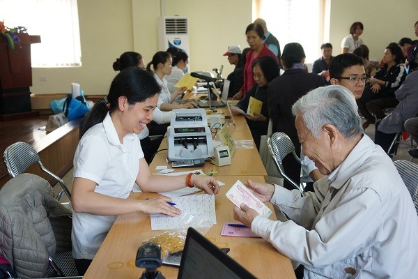 Lương hưu là nguồn thu nhập ổn định, quan trọng của nhiều người khi hết tuổi lao động (Ảnh minh họa: KT).