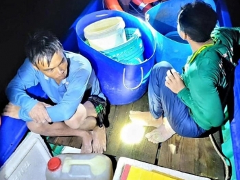 5 ngư dân gặp nạn gần đảo Hòn Tre được cứu sống