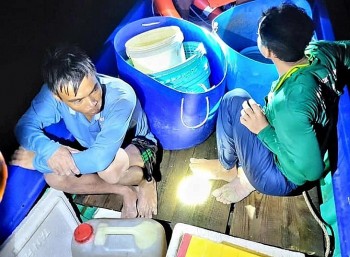 5 ngư dân gặp nạn gần đảo Hòn Tre được cứu sống