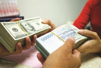 Tỷ giá vọt tăng, giá vàng đi xuống sau biên bản cuộc họp của Fed