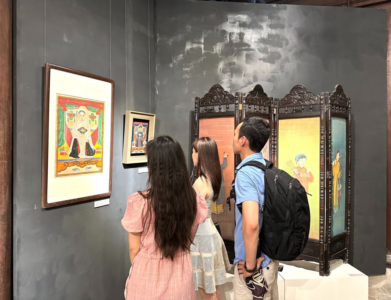 Công chúng tìm hiểu giá trị các bức tranh Hàng Trống và những sáng tác lấy cảm hứng từ tranh Hàng Trống.