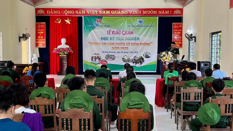 Trải nghiệm “Chúng em làm chiến sĩ Biên phòng”