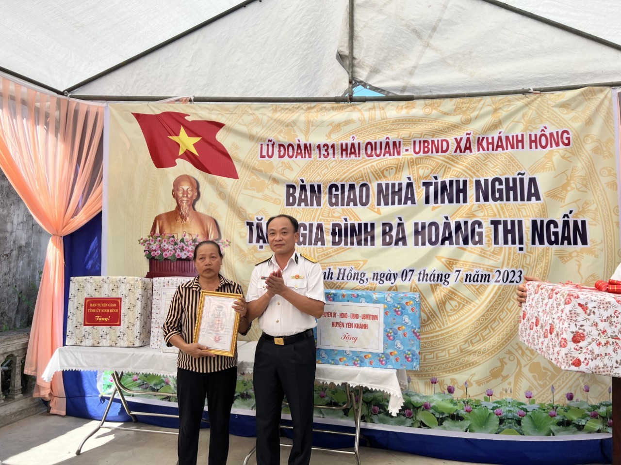 Lữ đoàn 131 Hải quân bàn giao nhà tình nghĩa tại Ninh Bình