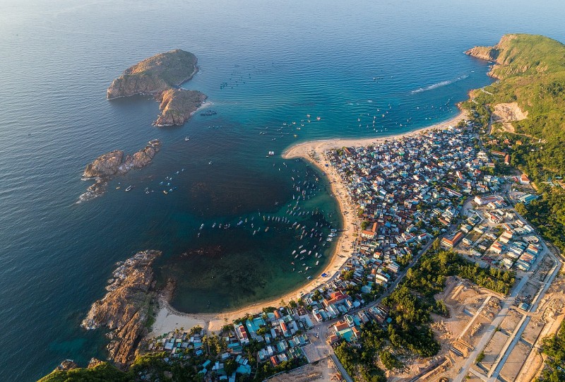 Thành phố Quy Nhơn, Bình Định từ lâu là điểm đến hút khách du lịch, lọt top điểm đến do các tạp chí, báo quốc tế lựa chọn. Năm 2015, Quy Nhơn được tạp chí Rough Guides của Anh bình chọn là điểm đến hàng đầu Đông Nam Á. Năm 2017, tờ Guardian của Anh cũng chọn nơi này vào top 10 điểm đến nghỉ dưỡng mùa đông. Tháng 6/2020, Quy Nhơn lọt top 20 điểm đến hàng đầu thế giới do Hostelworld xếp hạng. Thành phố Quy Nhơn, Bình Định từ lâu là điểm đến hút khách du lịch, lọt top điểm đến do các tạp chí, báo quốc tế lựa chọn. Năm 2015, Quy Nhơn được tạp chí Rough Guides của Anh bình chọn là điểm đến hàng đầu Đông Nam Á. Năm 2017, tờ Guardian của Anh cũng chọn nơi này vào top 10 điểm đến nghỉ dưỡng mùa đông. Tháng 6/2020, Quy Nhơn lọt top 20 điểm đến hàng đầu thế giới do Hostelworld xếp hạng.