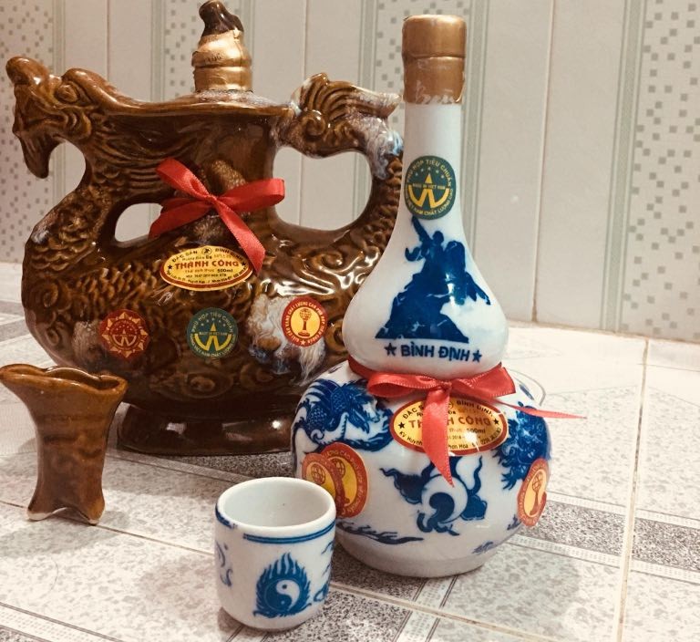 Rượu Bầu đá. (Ảnh: KT)
