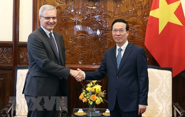 Chủ tịch nước Võ Văn Thưởng tiếp Đại sứ Pháp Nicolas Warnery. (Ảnh: Thống Nhất/TTXVN)