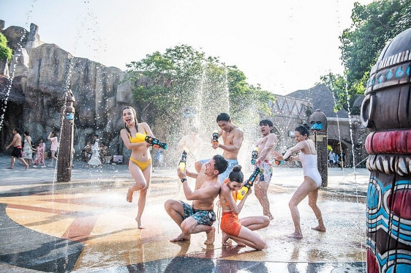 Top 5 trải nghiệm không thể bỏ lỡ của fan 8Wonder tại VinWonders Nha Trang