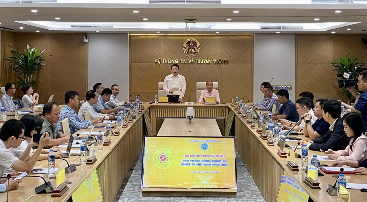 Quang cảnh buổi lễ phát động Giải thưởng sản phẩm công nghệ số Make in Viet Nam 2023.