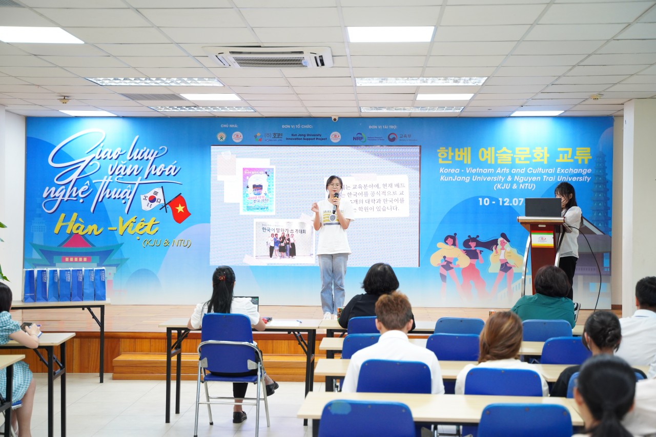 Ngày hội giao lưu văn hoá nghệ thuật  Việt - Hàn thu hút hàng trăm bạn trẻ Hà Thành