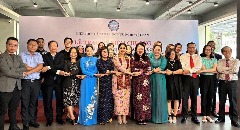 Vinh danh Tổng Lãnh sự Malaysia tại thành phố Hồ Chí Minh vì những nỗ lực kết nối nhân dân hai nước