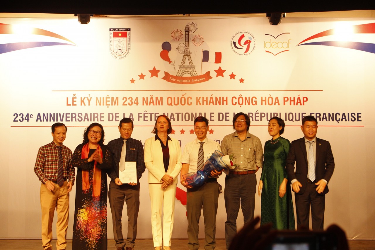 Các đại biểu tham dự buổi lễ (Ảnh: HUFO)