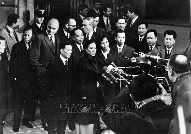 Bài 3: Những "sứ giả" đưa Áo dài ra thế giới