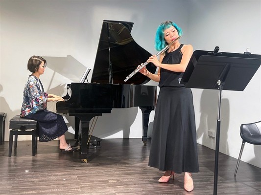 Song tấu piano và nhạc cụ tre nứa truyền thống Việt tại Singapore