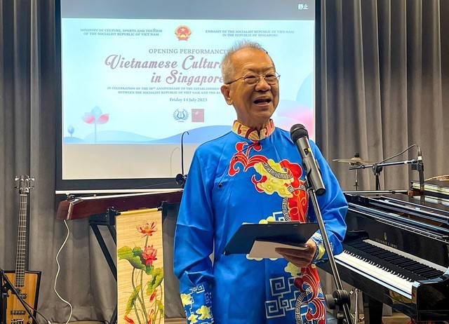 Song tấu piano và nhạc cụ tre nứa truyền thống Việt tại Singapore