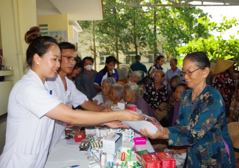 Nhiều địa phương tổ chức khám, chữa bệnh miễn phí cho người có công với cách mạng
