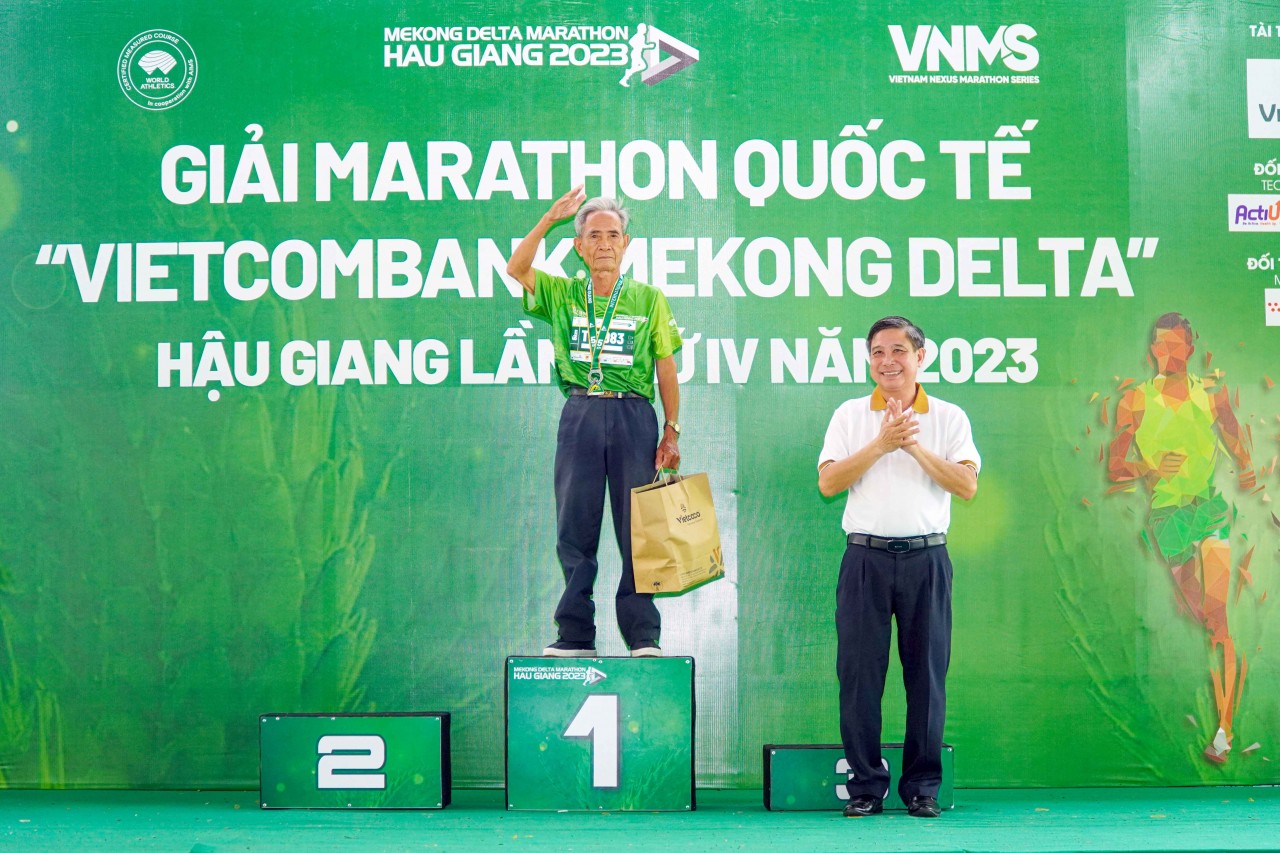 Hậu Giang: Hơn 9.000 người đội mưa chinh phục cung đường ấn tượng miền Tây sông nước Hậu Giang: Hơn 9.000 người đội mưa chinh phục cung đường ấn tượng miền Tây sông nước