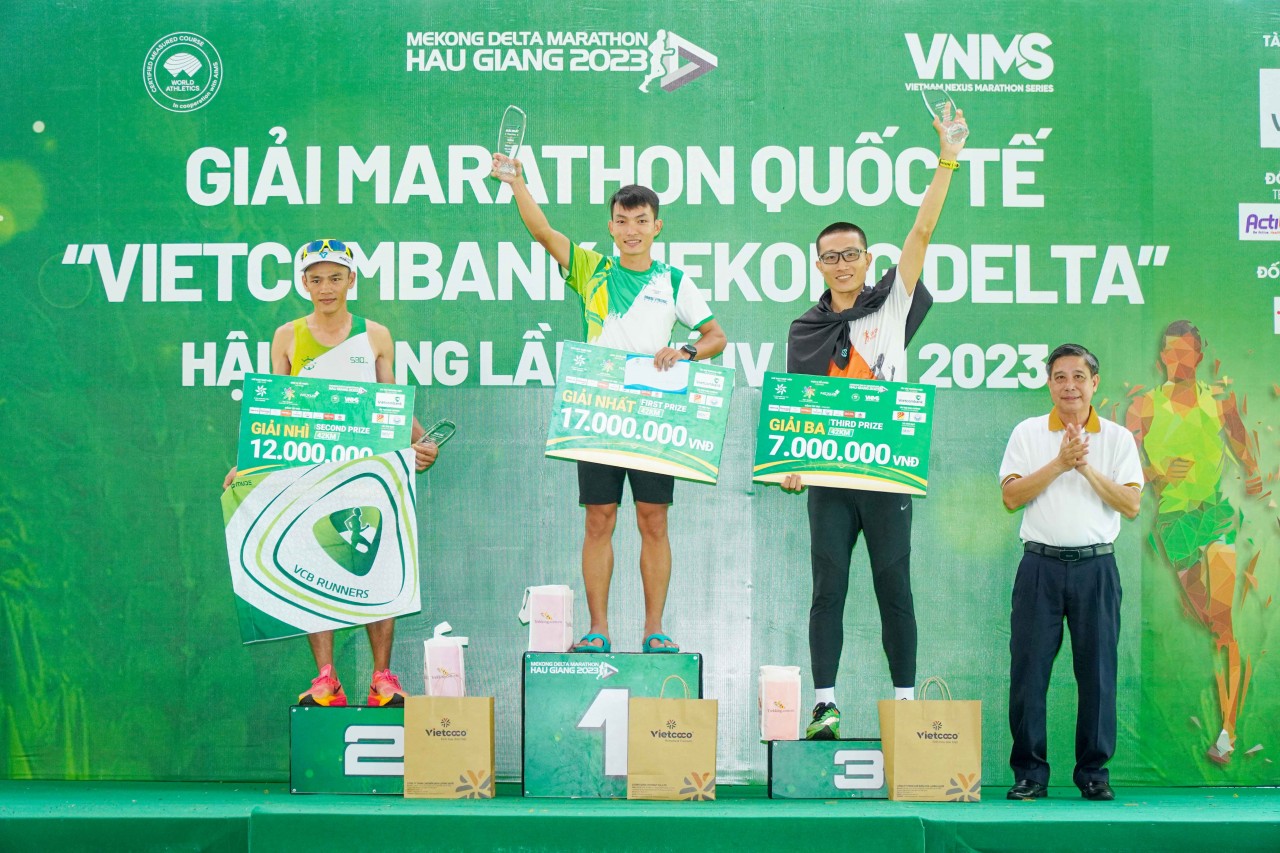 Hậu Giang: Hơn 9.000 người đội mưa chinh phục cung đường ấn tượng miền Tây sông nước Hậu Giang: Hơn 9.000 người đội mưa chinh phục cung đường ấn tượng miền Tây sông nước