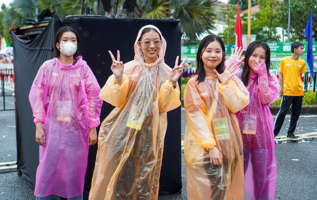 Hậu Giang: Hơn 9.000 người đội mưa chinh phục cung đường ấn tượng miền Tây sông nước Hậu Giang: Hơn 9.000 người đội mưa chinh phục cung đường ấn tượng miền Tây sông nước