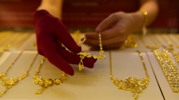 ty gia trung tam tang tro lai gia vang di ngang cho fed