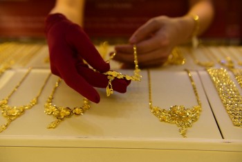 Tỷ giá trung tâm tăng trở lại, giá vàng đi ngang chờ…Fed