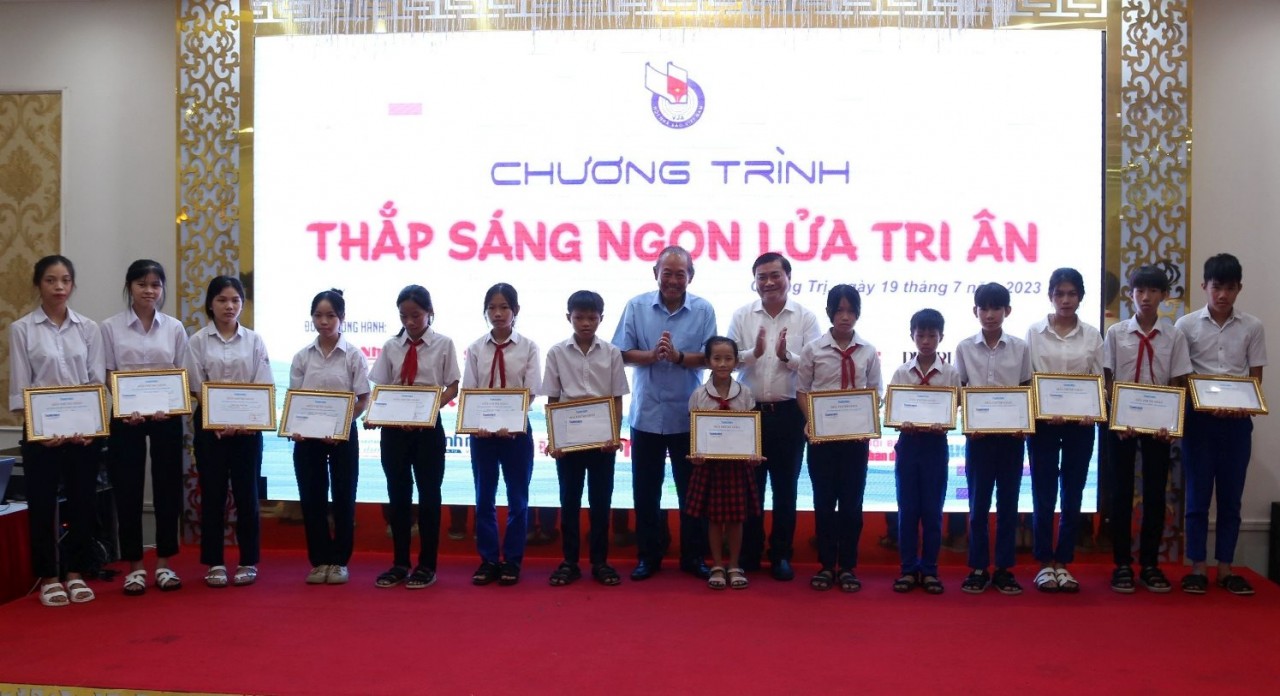 Nhiều hoạt động ý nghĩa thiết thực qua Chương trình “Thắp sáng ngọn lửa tri ân” tại Quảng Trị