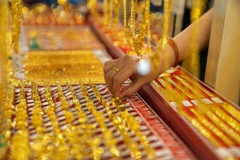 Kỳ vọng Fed sớm dừng tăng lãi suất, giá vàng lên đỉnh 8 tuần